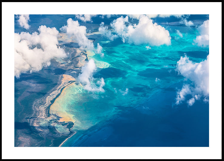 La plage de sable rencontre l'océan