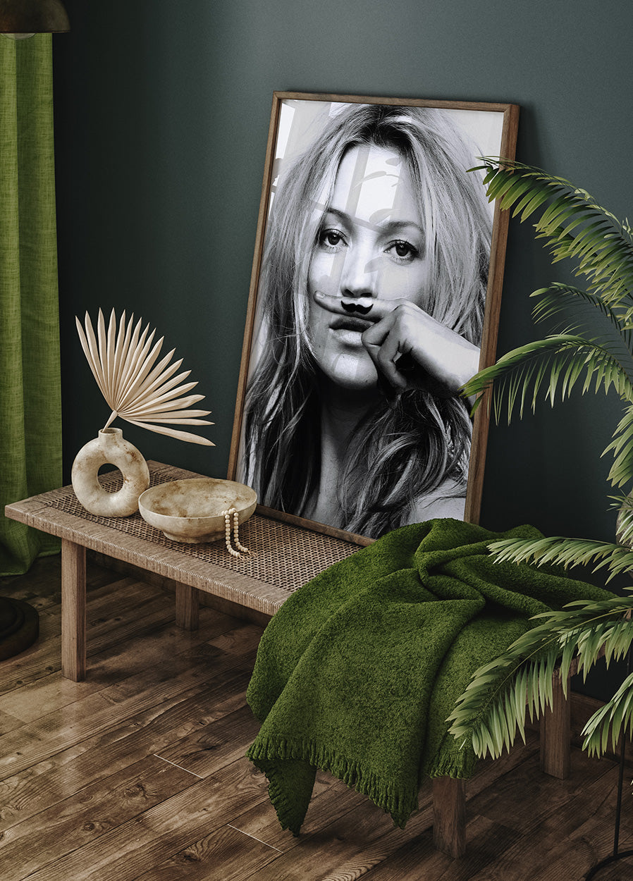 Kate Moss Mustache Mimicking Plakat - Posterbox.dk