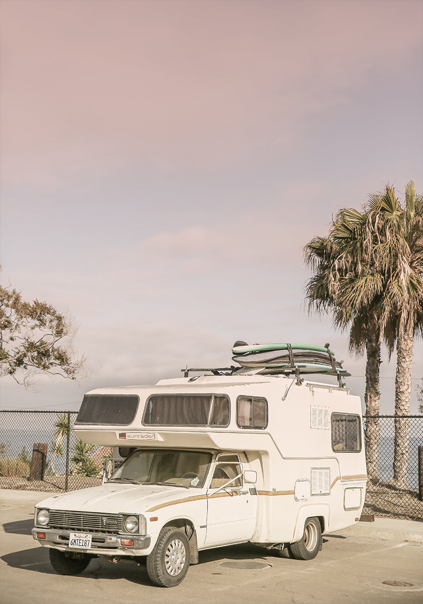 Camping-car vintage garé