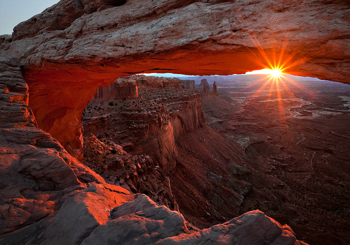 Lever du soleil sur l'arche de Mesa
