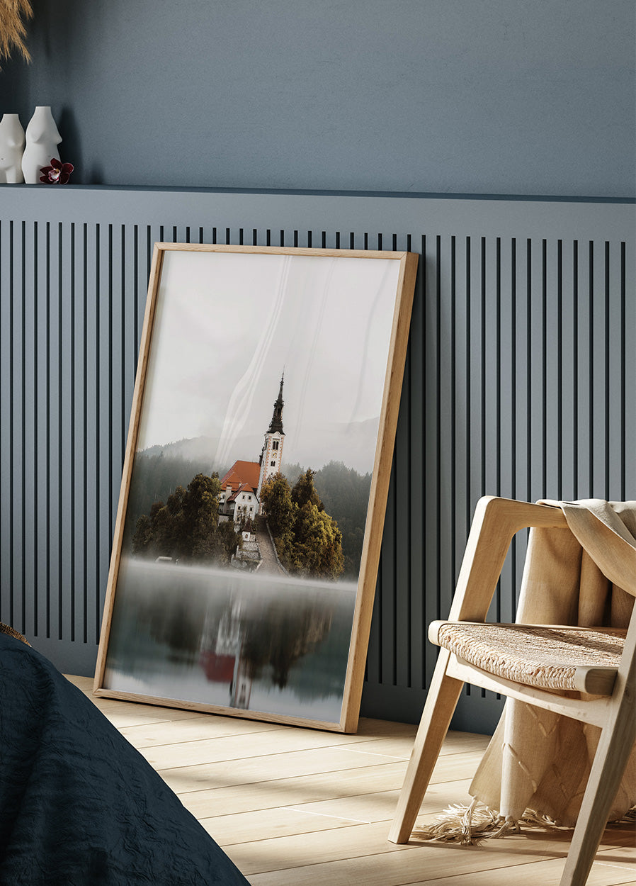 A Church On An Island In The Middle Of Lake Bled Plakat - Posterbox.dk