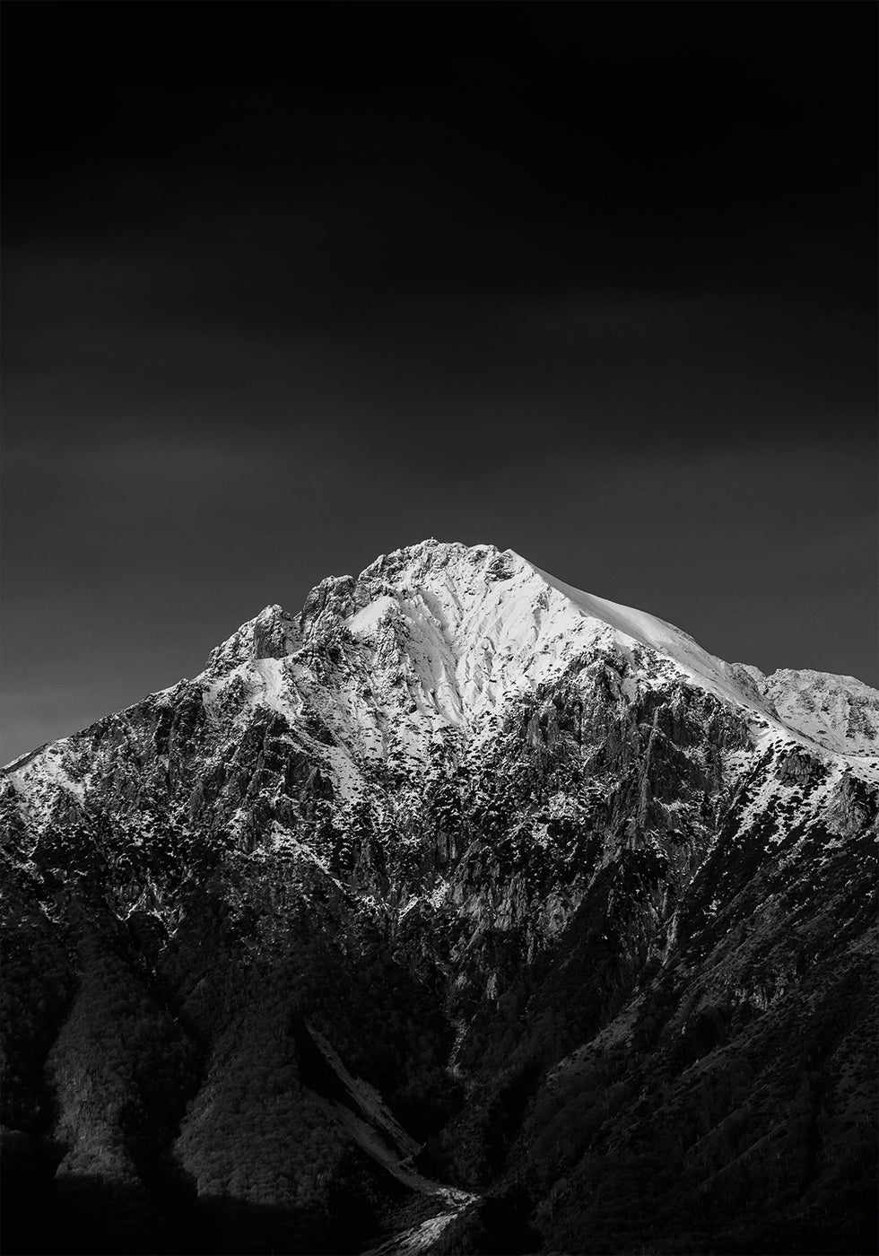 A Large Snow-Capped Mountain Portrait Plakat - Posterbox.dk