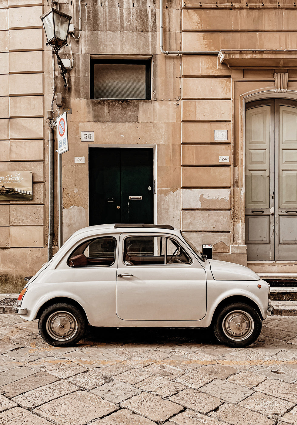 A Small White Car Plakat - Posterbox.dk