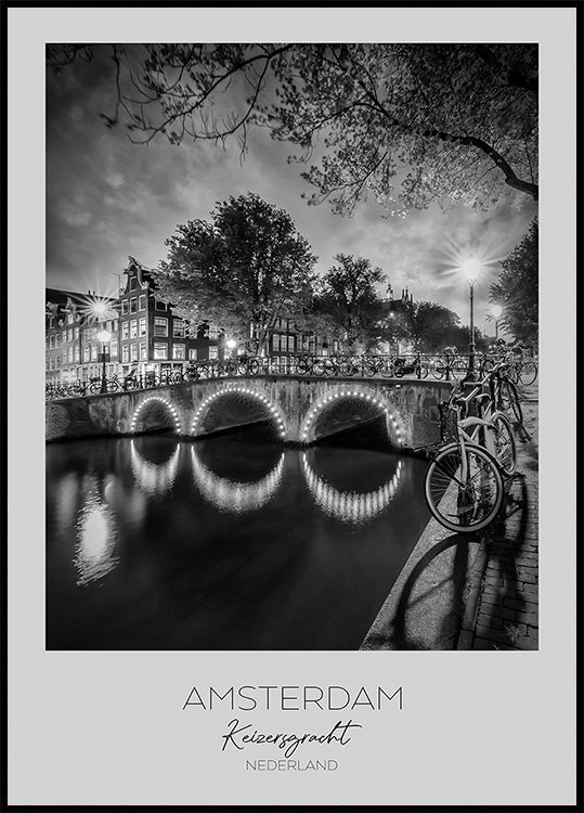 Focus: AMSTERDAM Paysage nocturne idyllique depuis Keizersgracht Poster