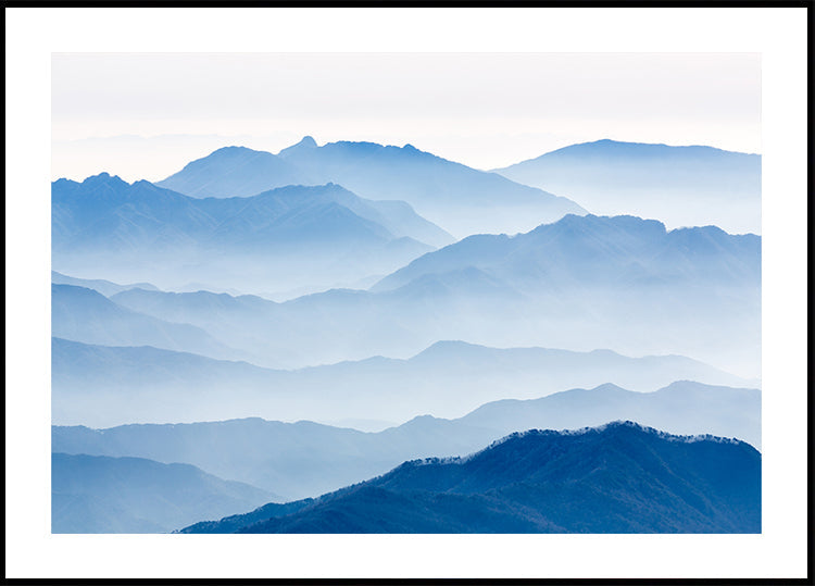 Montagnes Brumeuses Poster