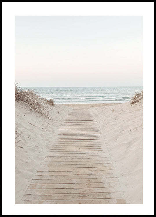 Affiche du chemin en bois menant à la plage 