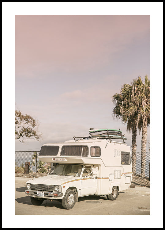 Camping-car vintage garé
