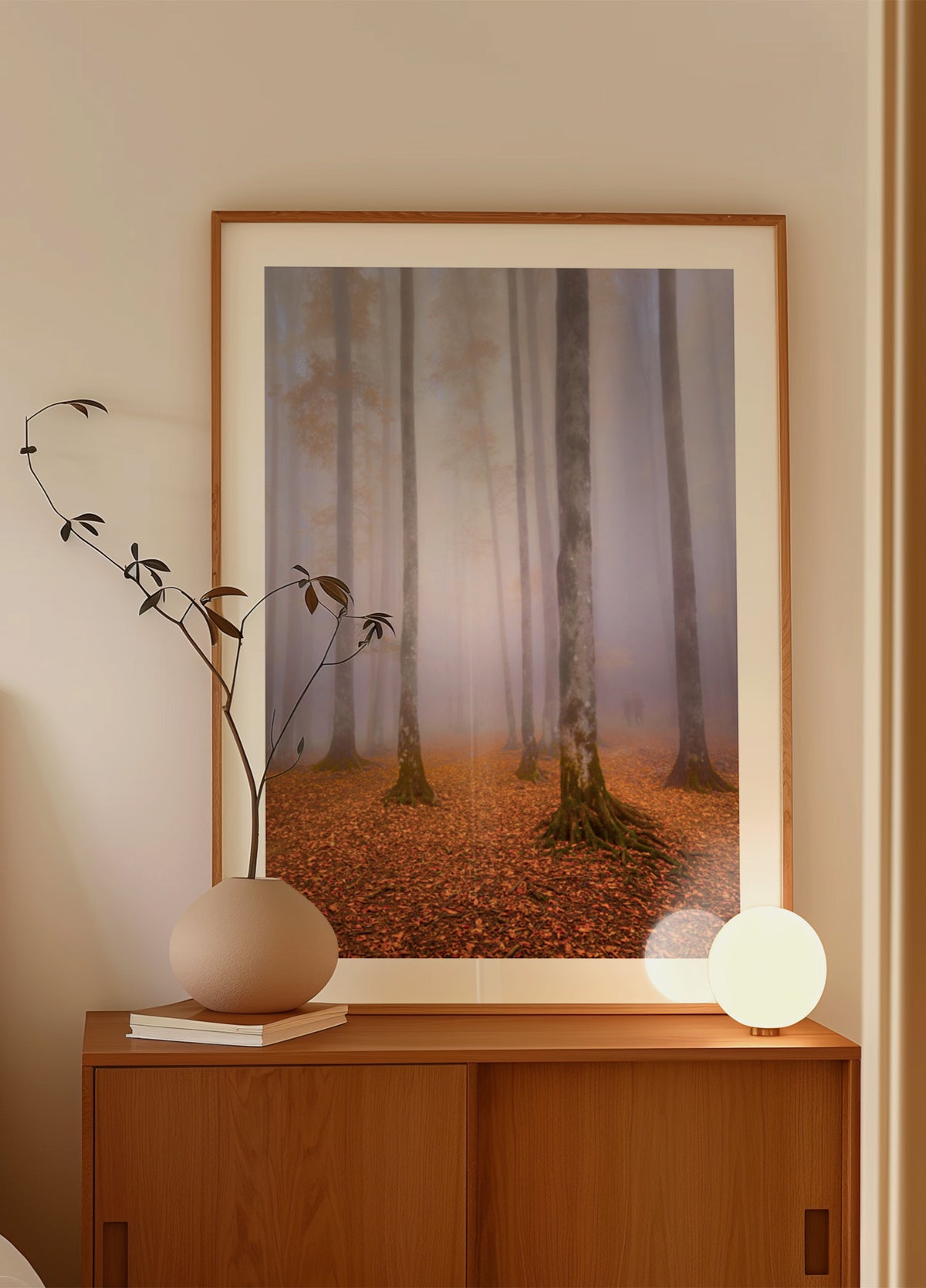Forêt d'automne brumeuse