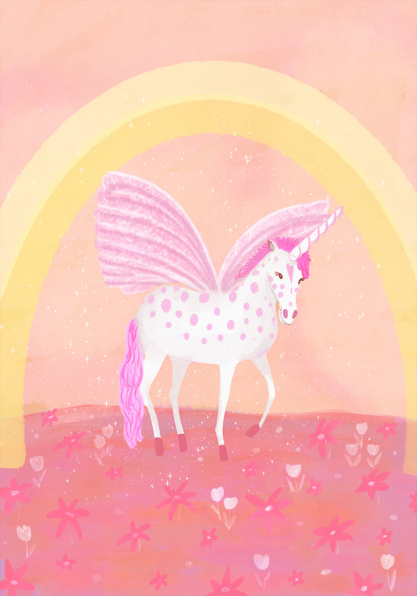 Une licorne blanche avec des taches roses se dresse dans un champ de fleurs roses, avec une arche jaune en arrière-plan.