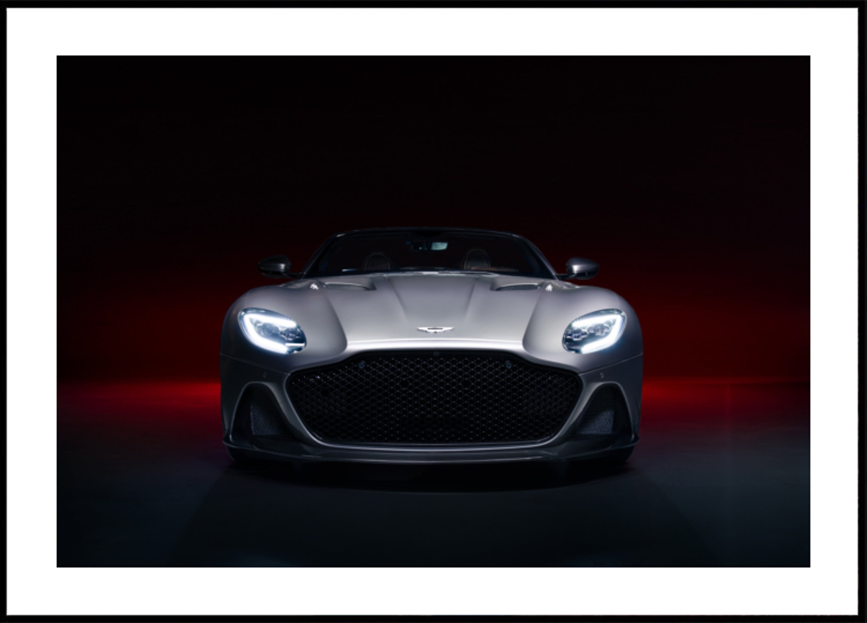 Voiture de sport dramatique