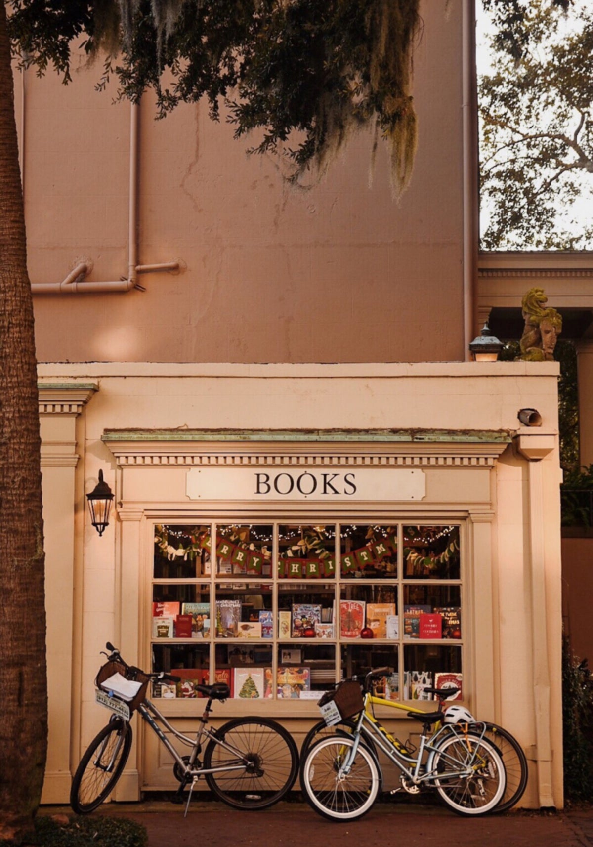 Scène de rue de charmante librairie