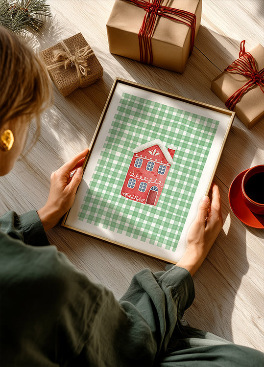 Jolie maison de Noël rouge sur des chèques verts Poster