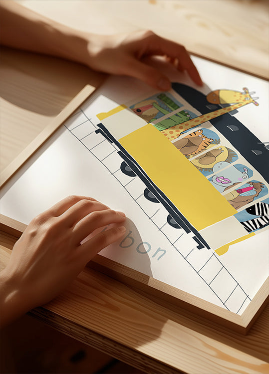 Célèbre tramway jaune de Lisbonne avec des animaux de la jungle par Carla Daly Poster