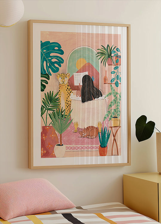 Poster Femme prenant un bain dans une salle de bain tropicale rose