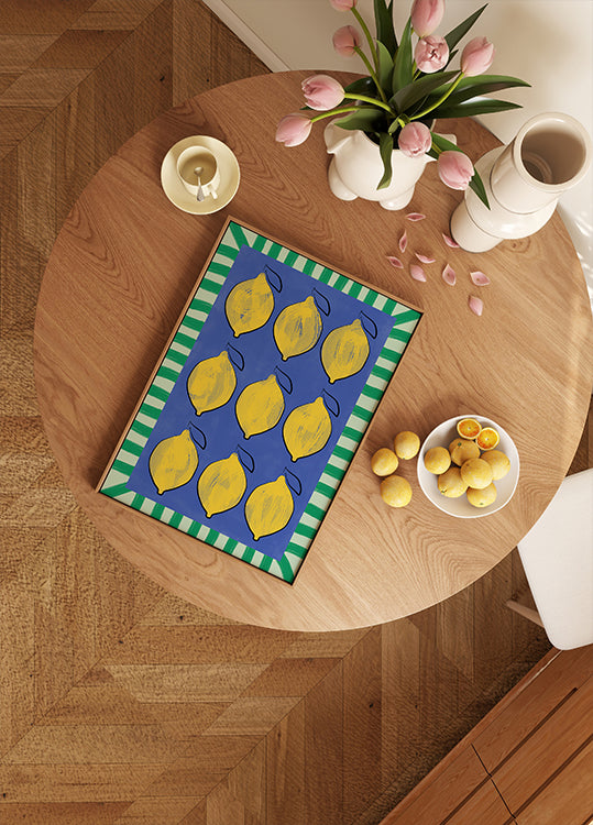 Citrons jaunes vibrants sur un bleu profond Poster