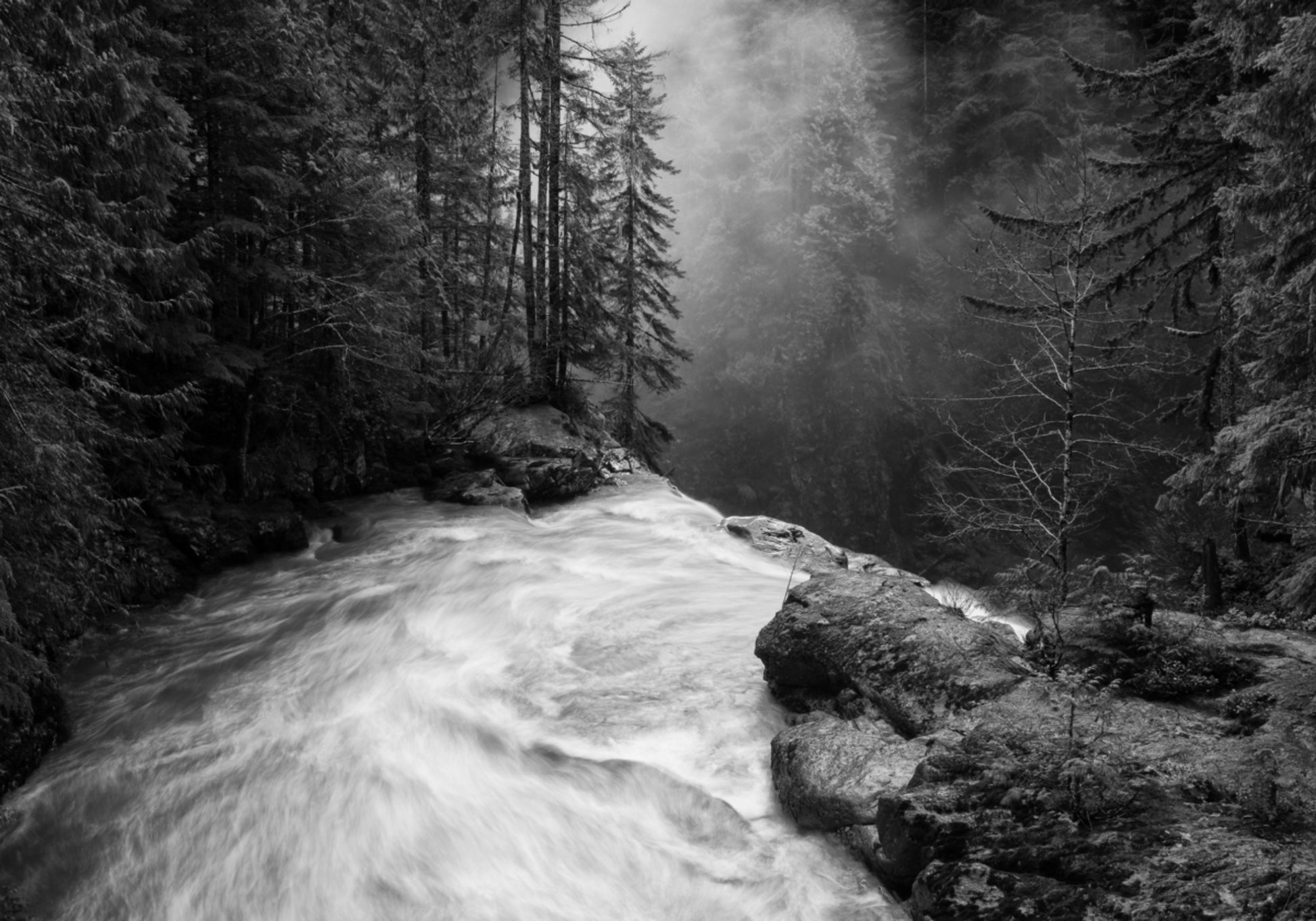 Débit de la rivière brumeuse