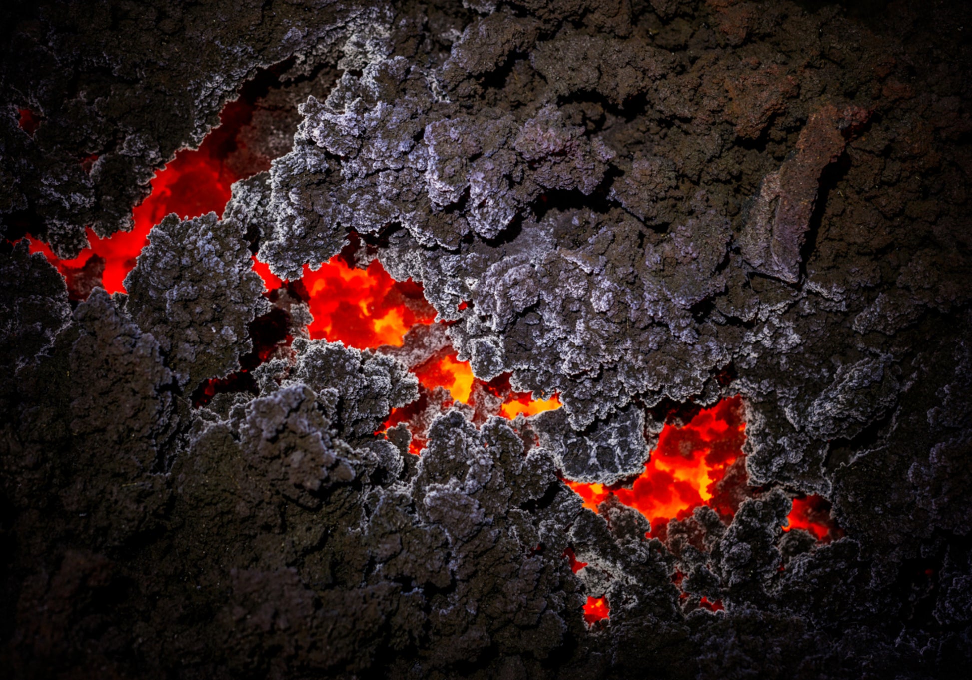 Coulée de lave en fusion