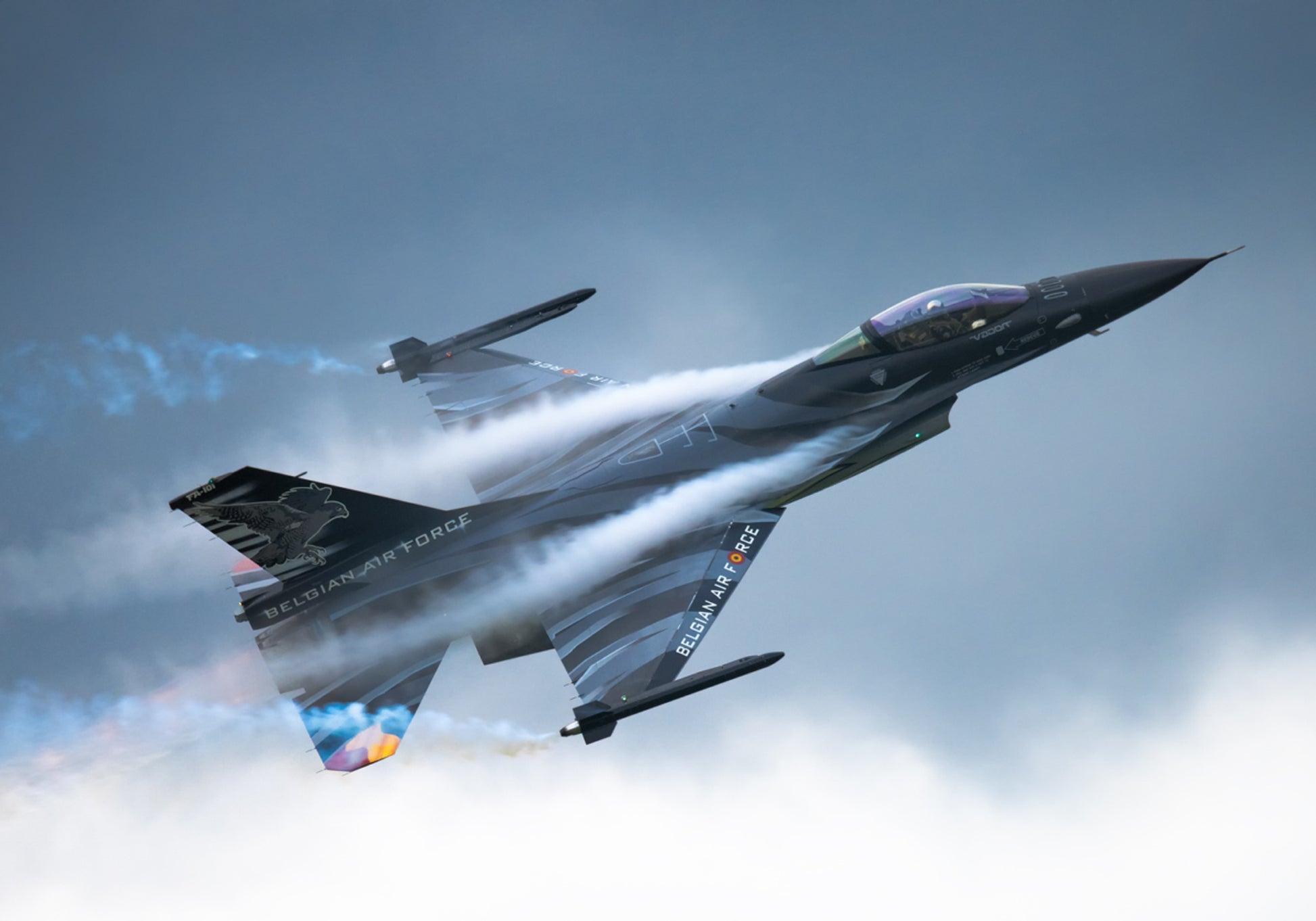 Traînées de vapeur d'avion de chasse
