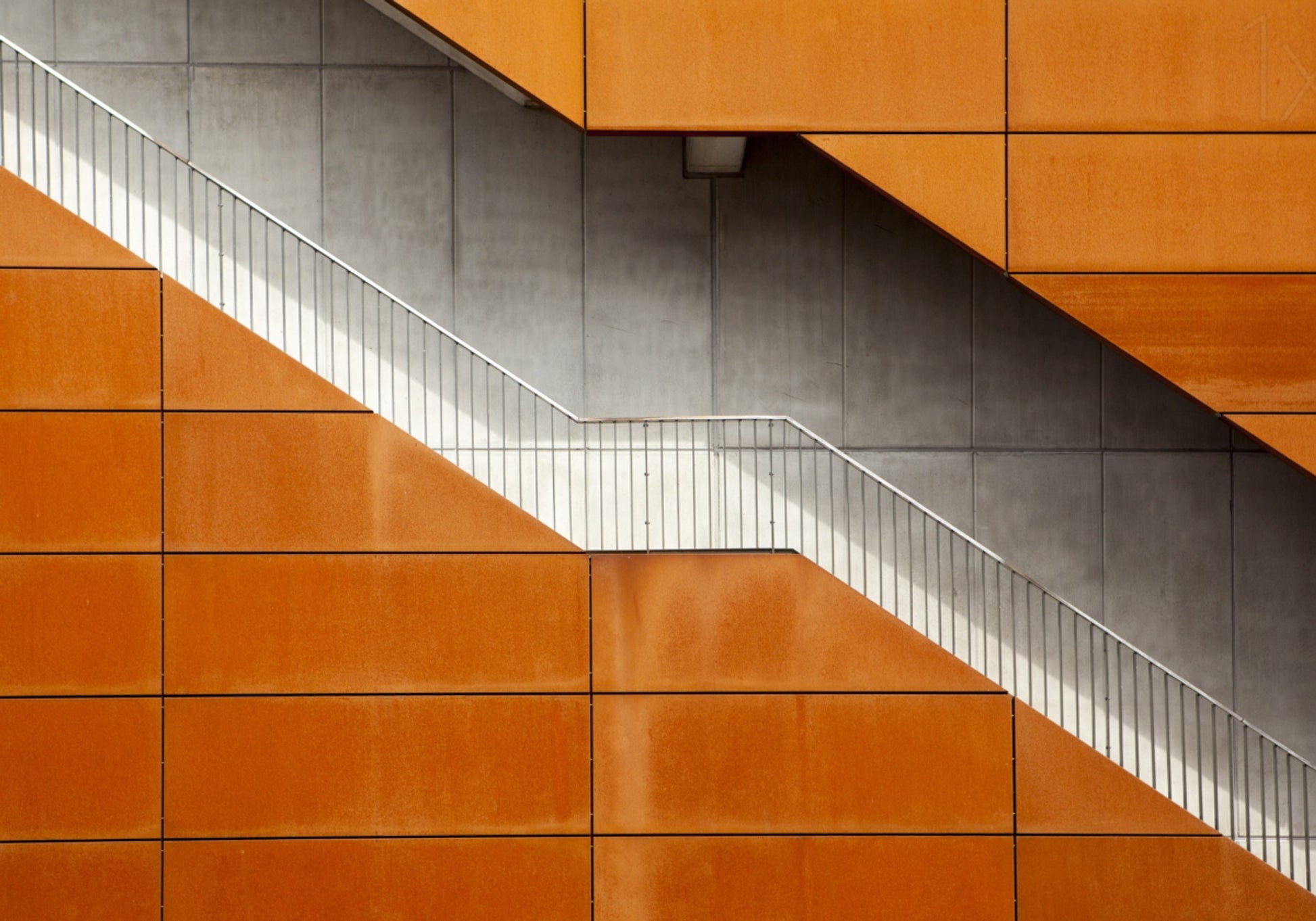 Escalier diagonal orange