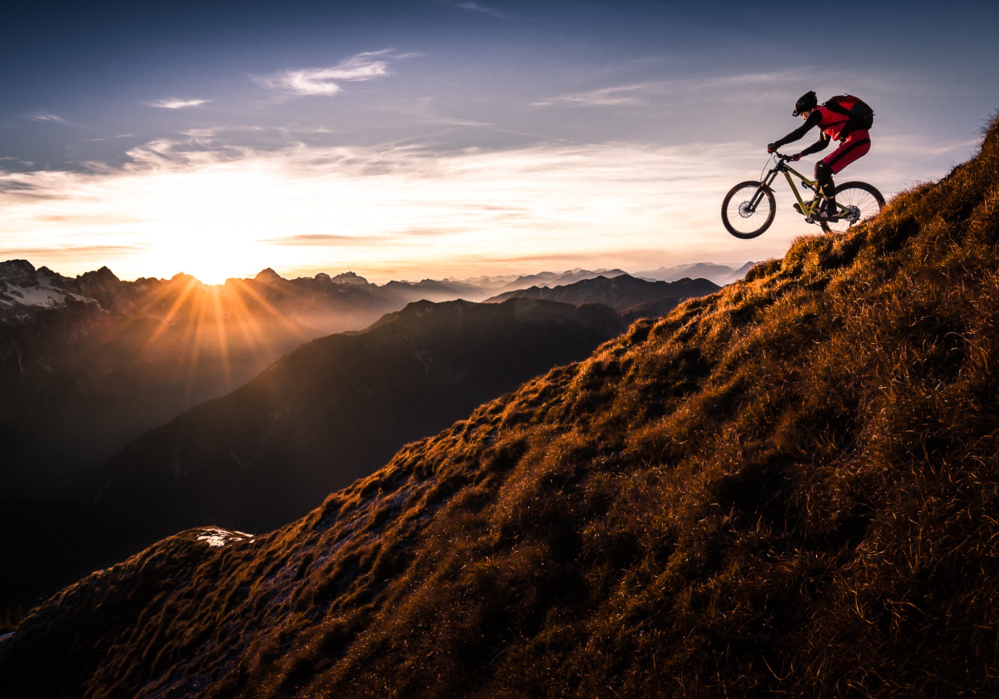 Aventure en VTT au coucher du soleil