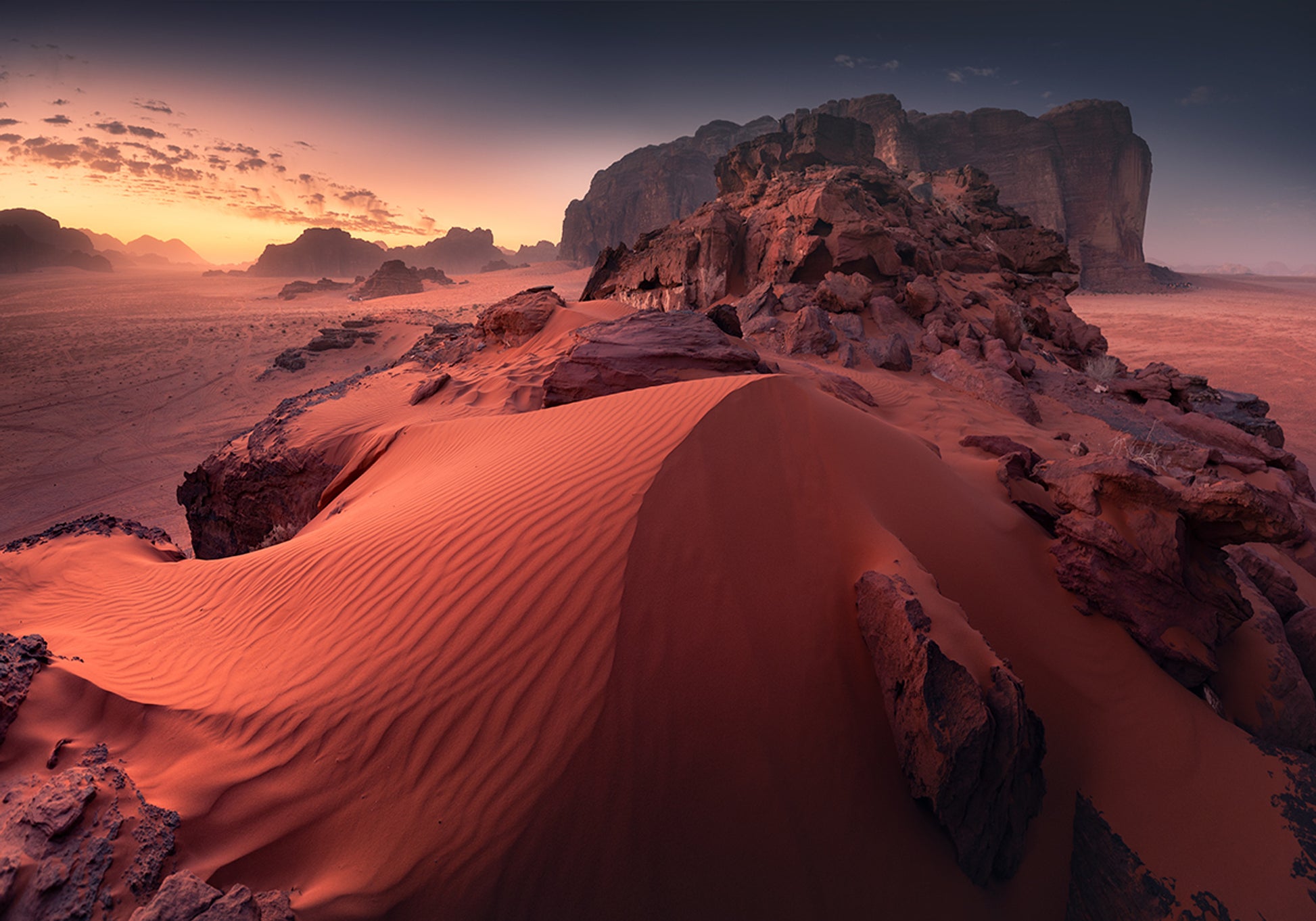 Coucher de soleil sur le désert rouge