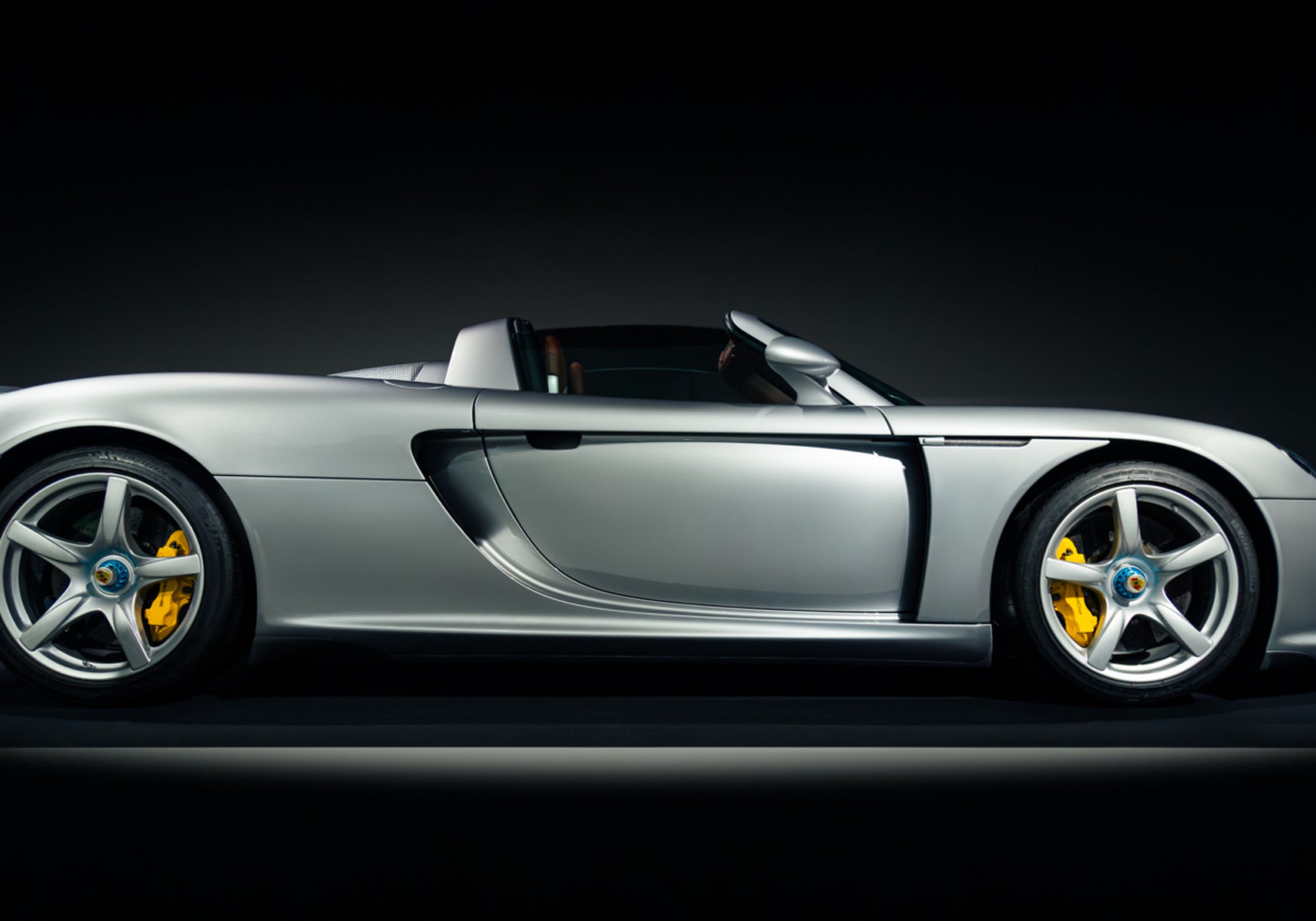 Supercar argentée élégante