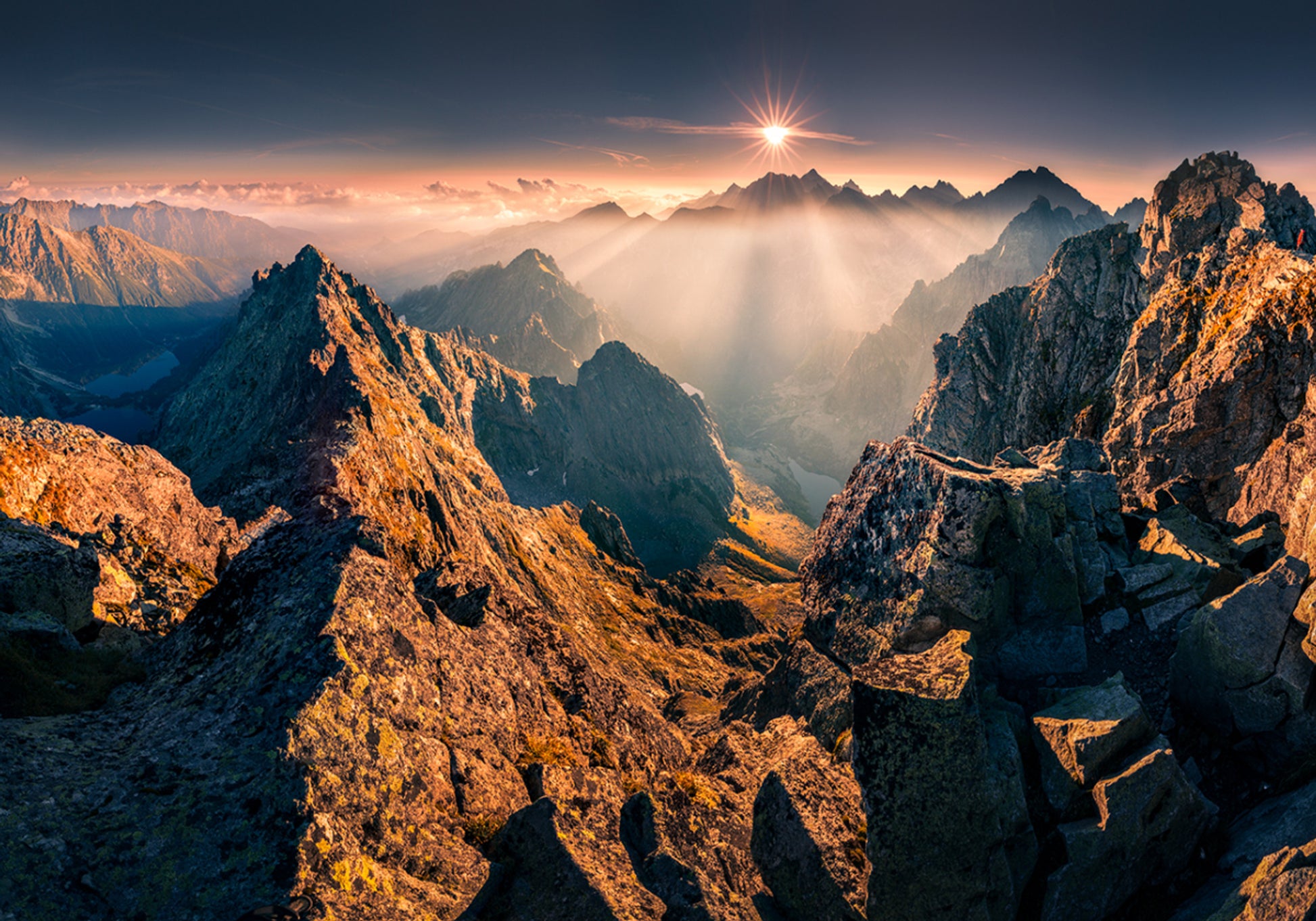 Sommets des montagnes dorées