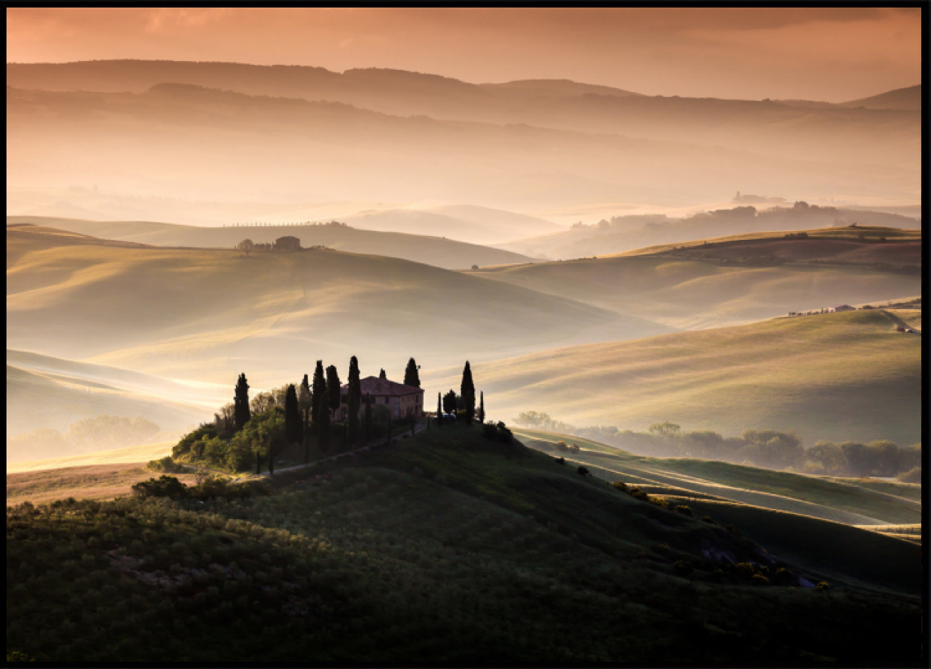 Collines toscanes brumeuses