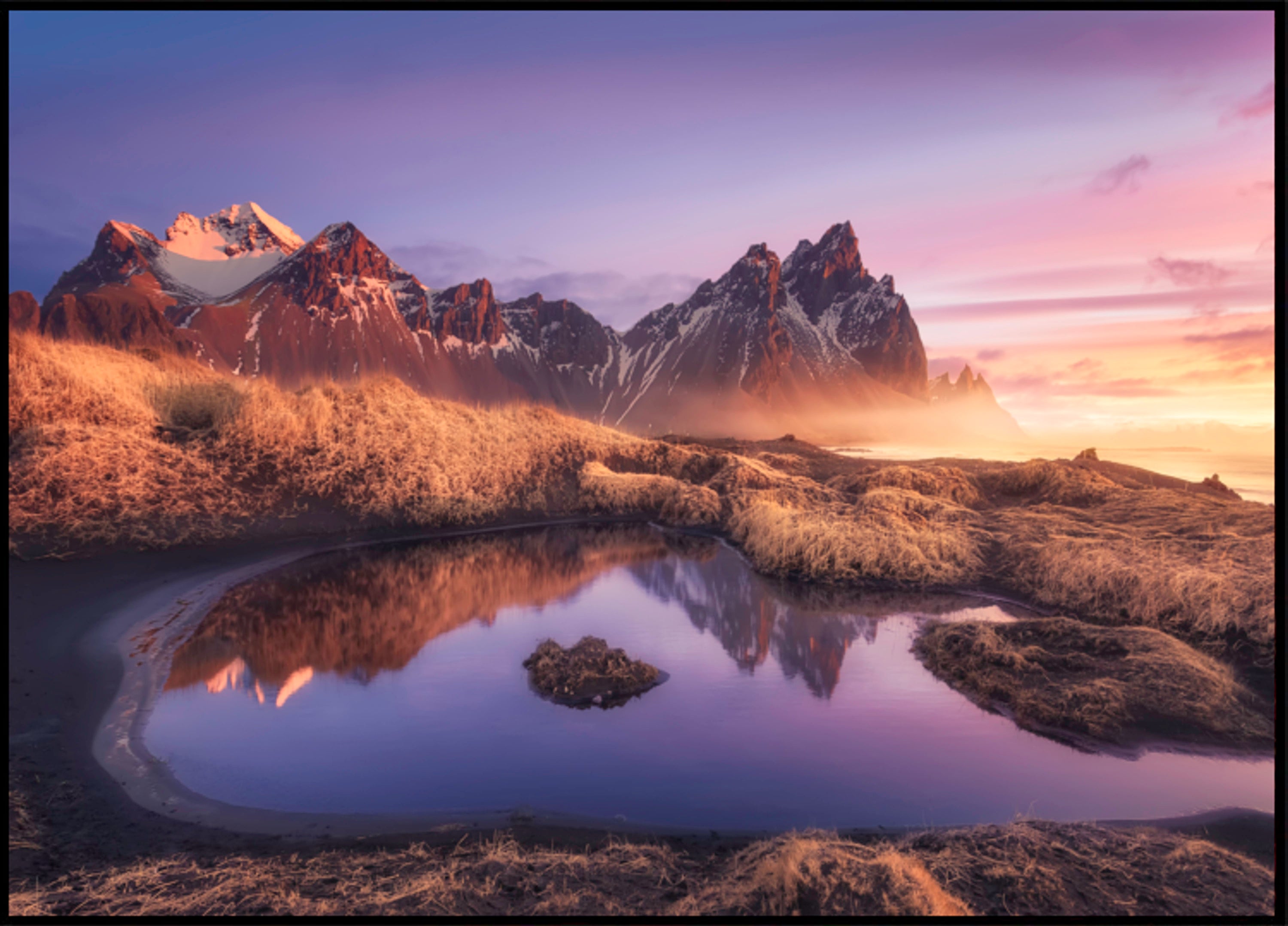 Coucher de soleil réfléchi sur la montagne
