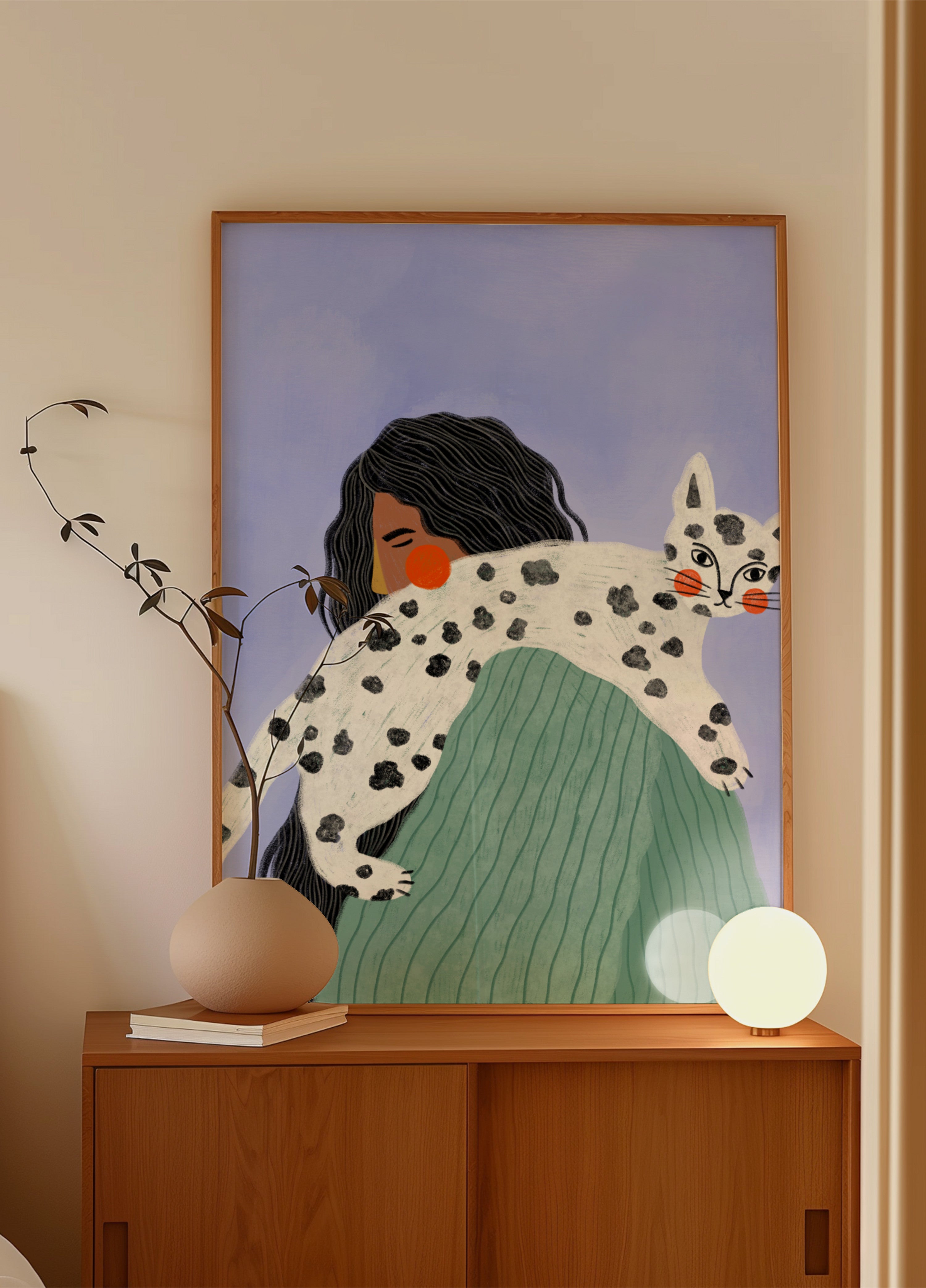 Femme et chat tacheté