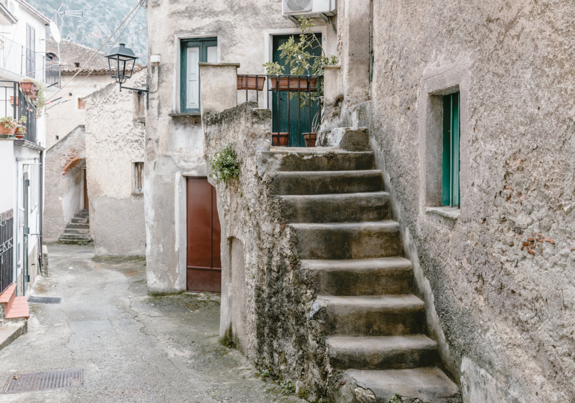 Charmant chemin de village italien