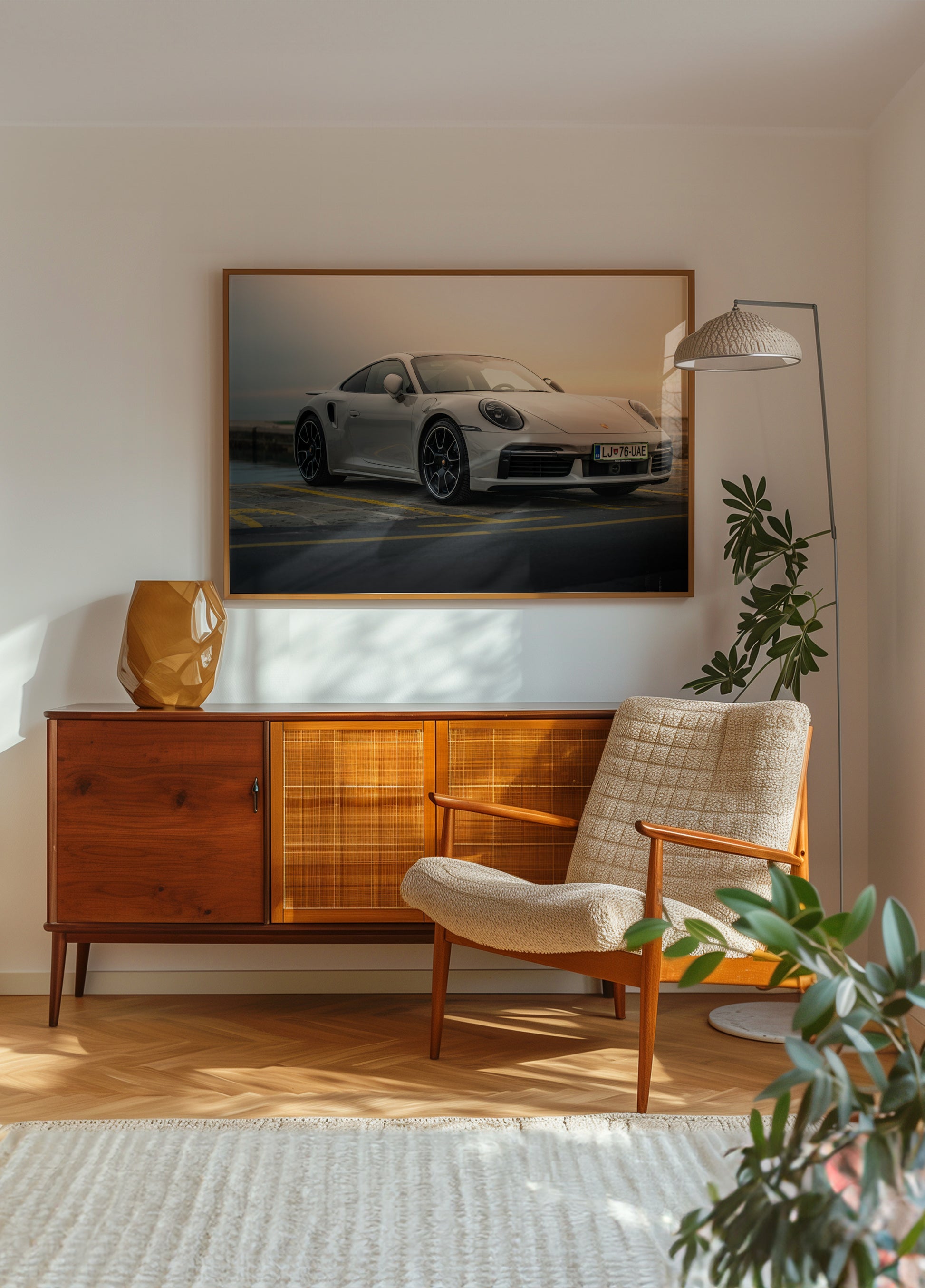 Coucher de soleil sur une voiture de sport moderne