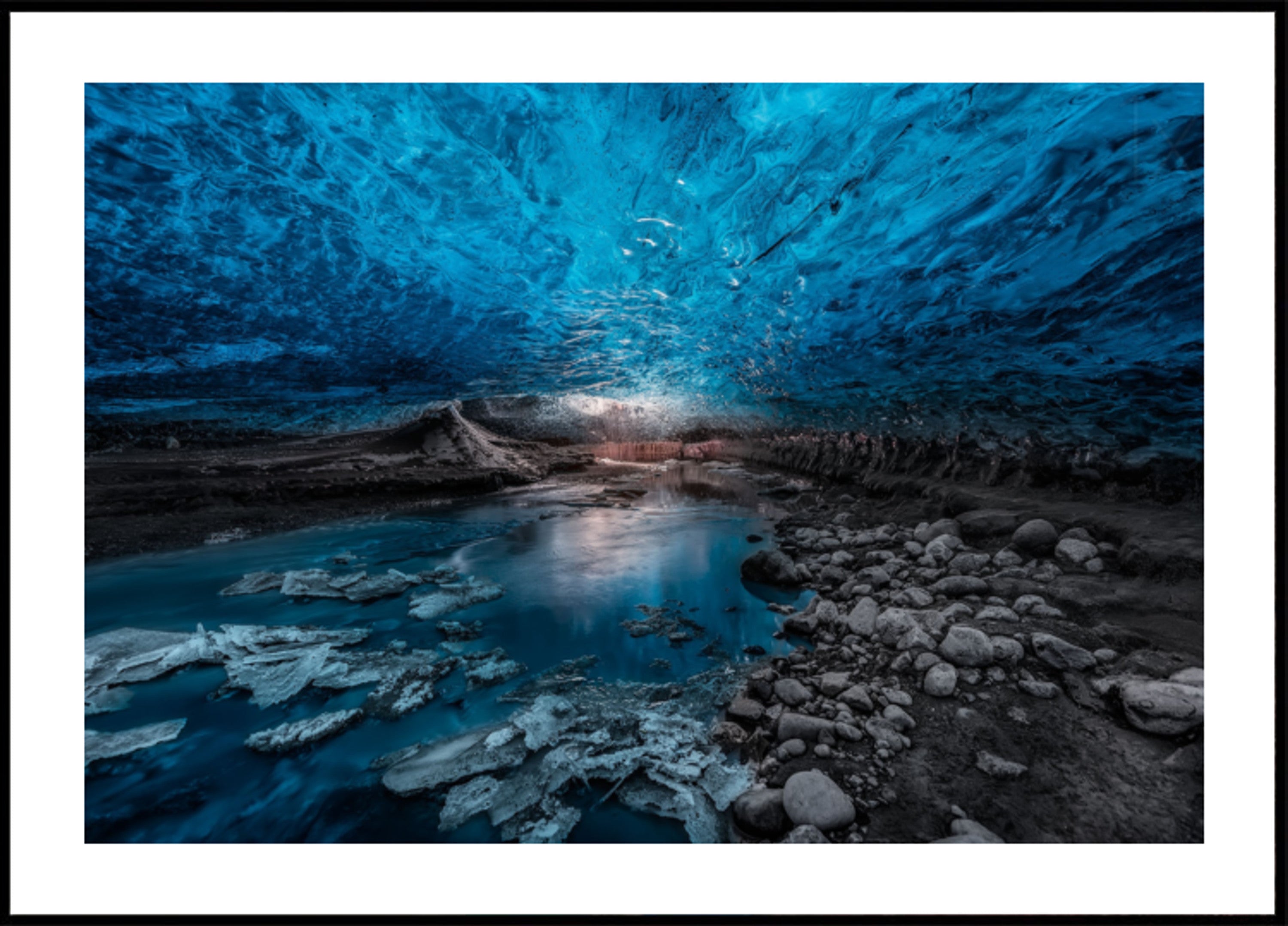 Ruisseau de la grotte de glace bleue