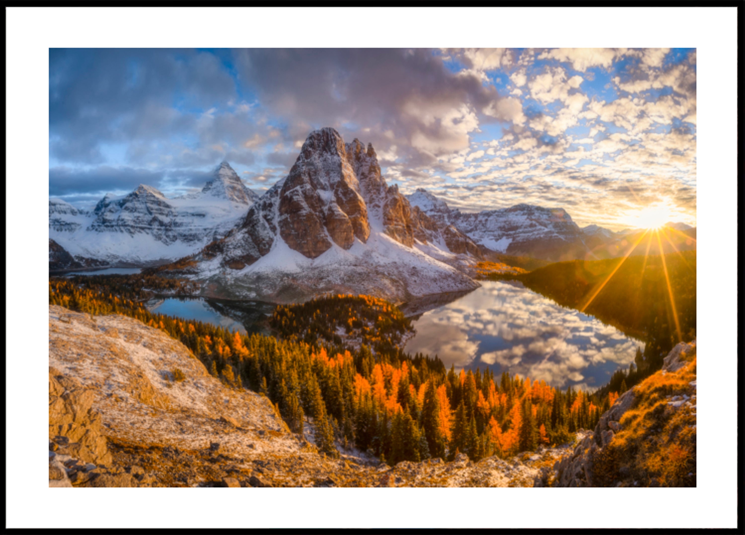 Lever du soleil sur le lac Golden Mountain
