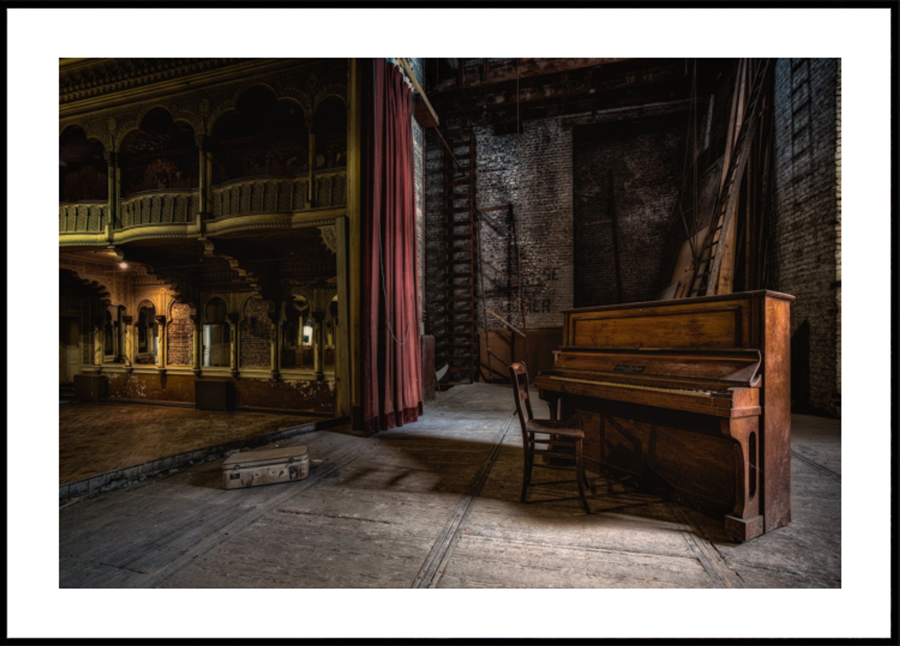 Piano de théâtre abandonné